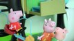 Pig George Da Familia Peppa Pig Anda No novo Brinquedo da Coelhinha Rebeca!!! Em Portugues