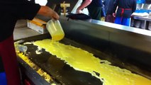 Cooking scrambled eggs for 500