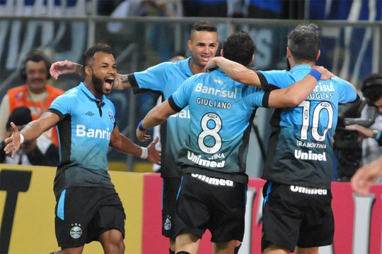 Grêmio vence o Coxa e avança às quartas de final da Copa do Brasil
