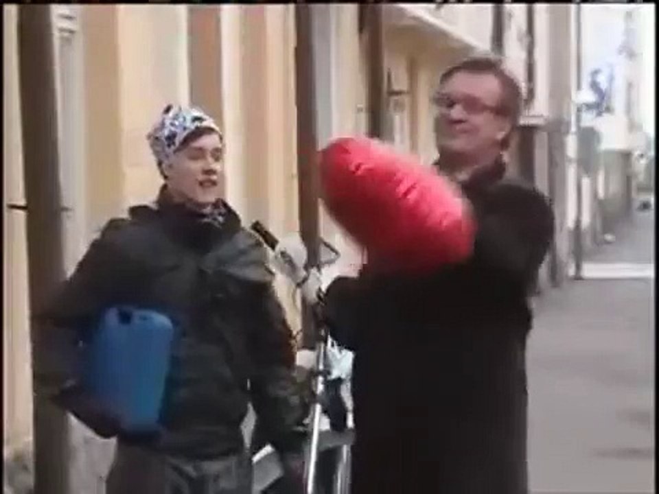 ismo varastaa prätkän ja jahtaa "ilmapalloa"