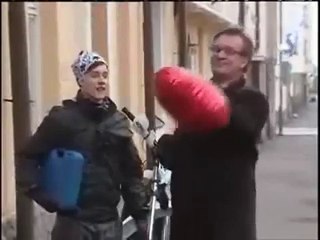 ismo varastaa prätkän ja jahtaa "ilmapalloa"