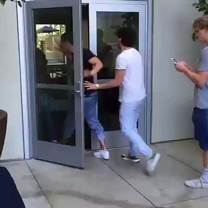 DON'T TEXT AND WALK!