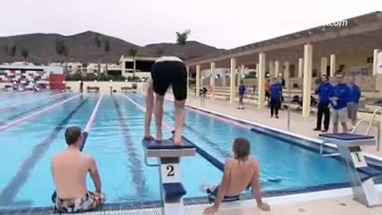 Wielrenners krijgen zwemles