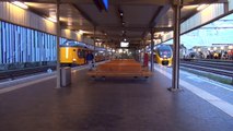 ICMm 4242 & VIRM 9594 vertrekken uit Station Leiden Centraal