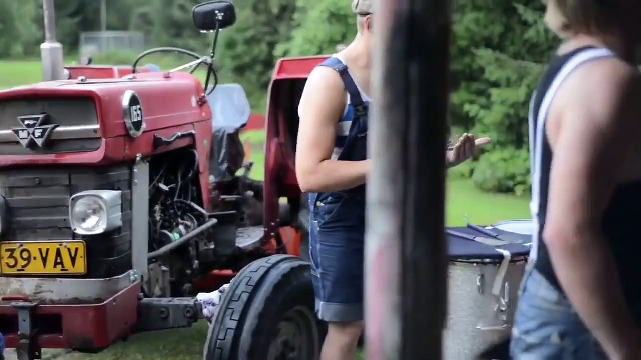 Steve 'N' Seagulls - Thunderstruck (ACDC Live Cover)