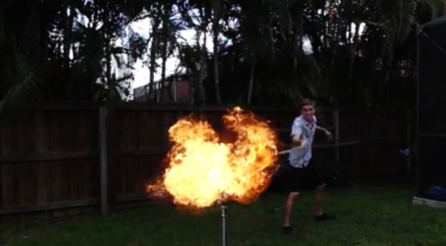 Il film l'explosion de ballons remplis de propane en Slow Motion