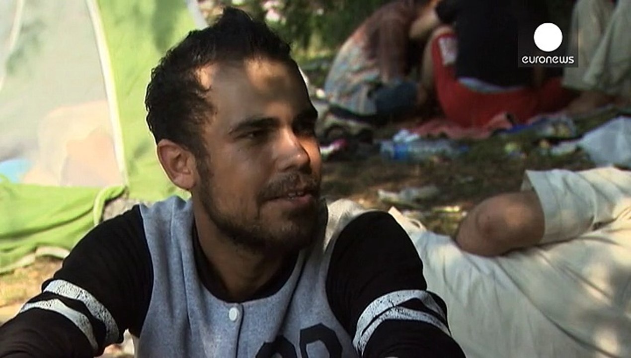 Flüchtlinge vor Ungarns Zaun: 'Das Leben hört nicht auf. Es wartet nicht auf uns'