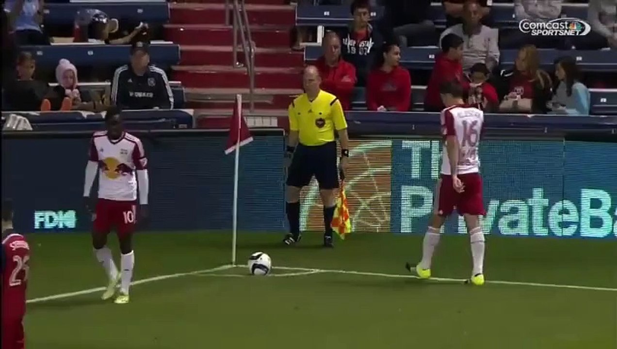 Les New York Red Bulls marquent un but malicieux mais illégal sur corner