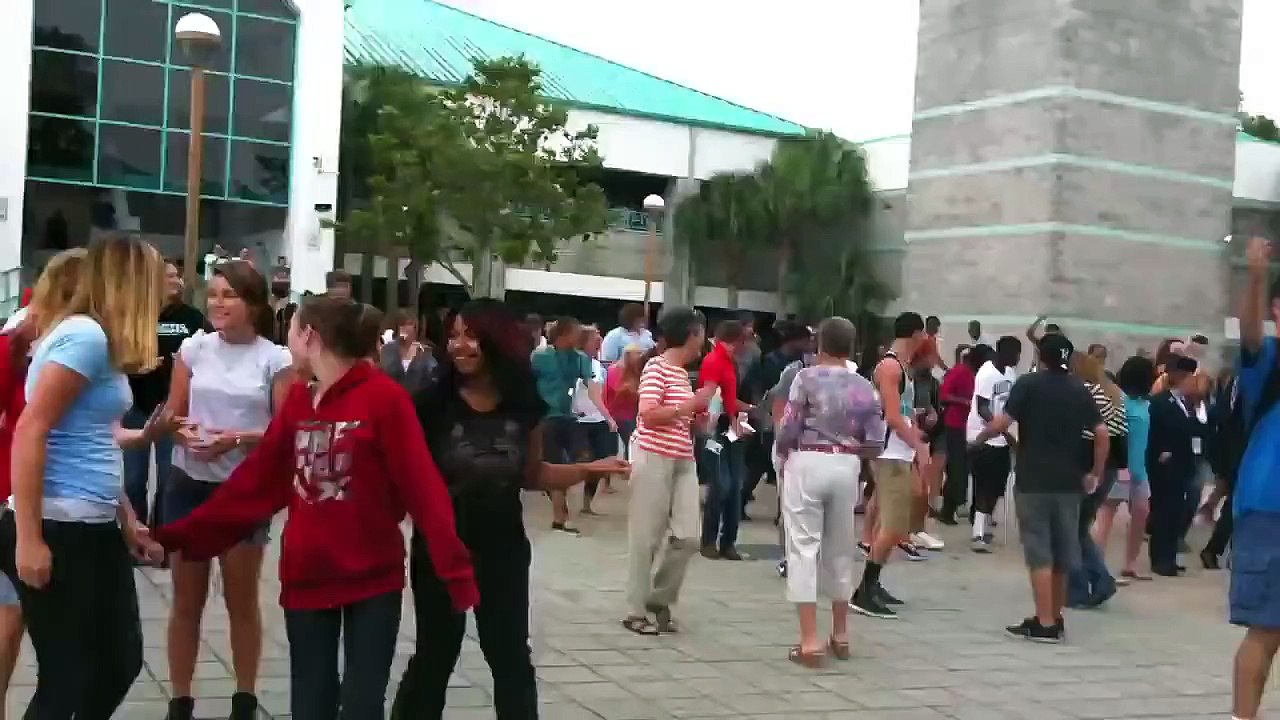 Atlantic Flash Mob: Cha Cha Slide