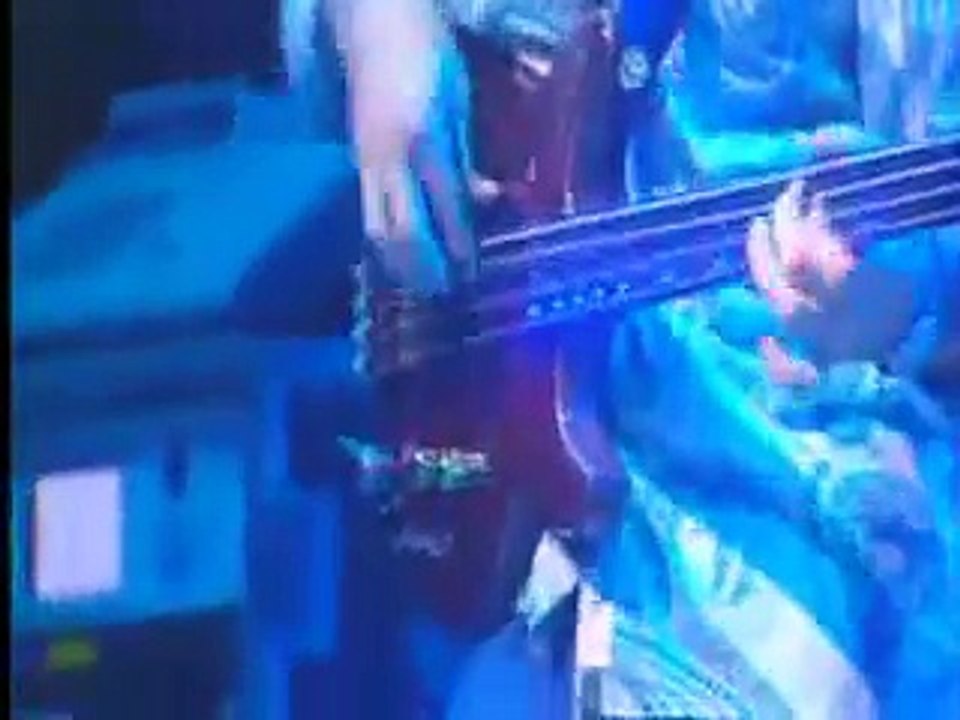 Mark King live at the Jazz Café [Mr Pink bass solo]