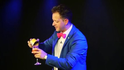 C'est sur scène qu'il fait une demande en mariage magique