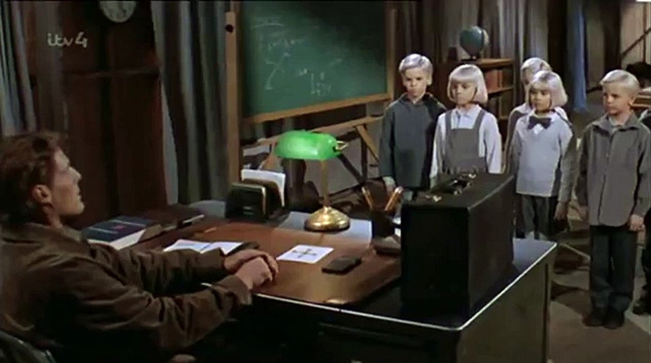 Women Hypnotized - Frozen By Aliens