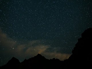 Time lapse: Beautiful meteor shower outside Las Vegas