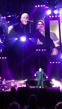 Jennifer Lawrence et Amy Schumer dansent au concert de Billy Joel