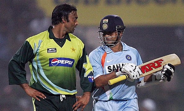 Shoaib Akhtar vs Sachin Tendulkar Superb Bowling | HD