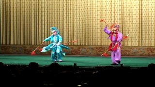 Chine les extraordinaires jongleurs du cirque de Pekin