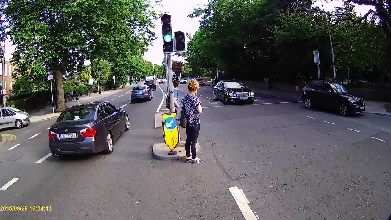2015-08-28_CarThroughRedLight