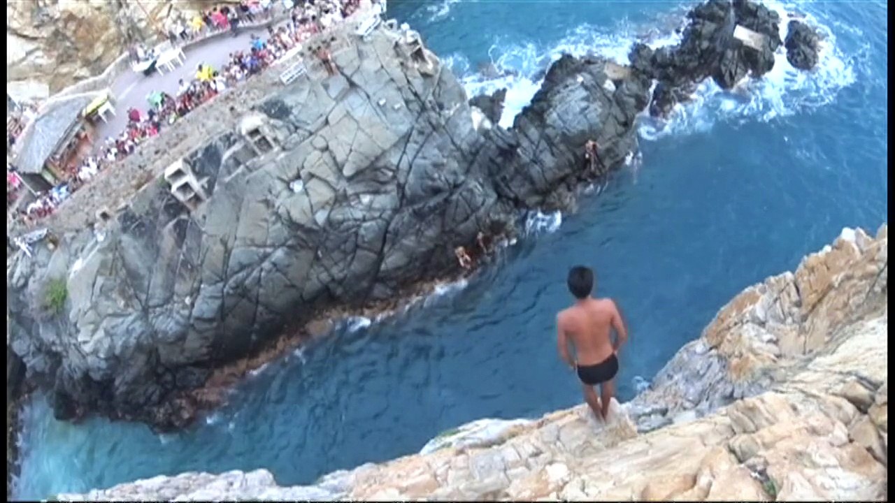 Des générations de plongeurs défient les falaises d’Acapulco