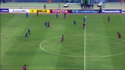 Quand un gardien français se ridiculise sur un dégagement !