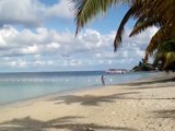 En las increibles playas de Roatan , Islas de la Bahia. Caribe Catracho