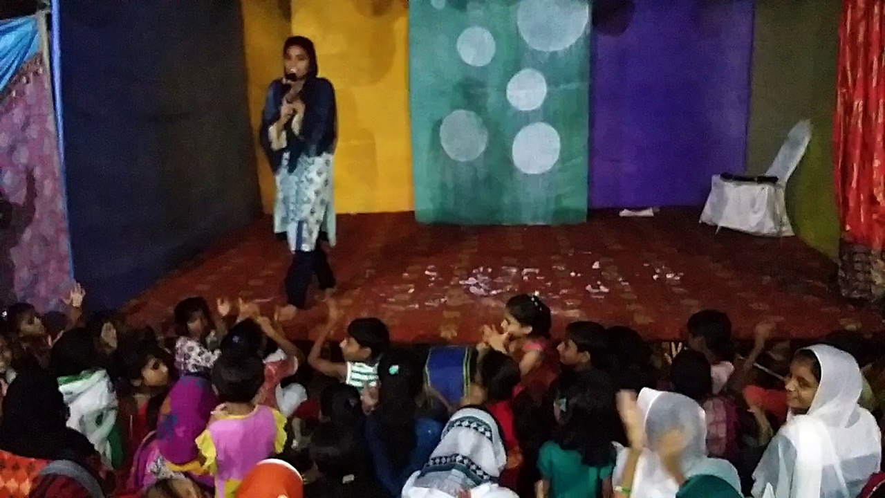 Teacher kinza encouraging people for clap