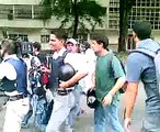 Chavistas disparando a estudiantes UCV (7 Parte)7-11-07