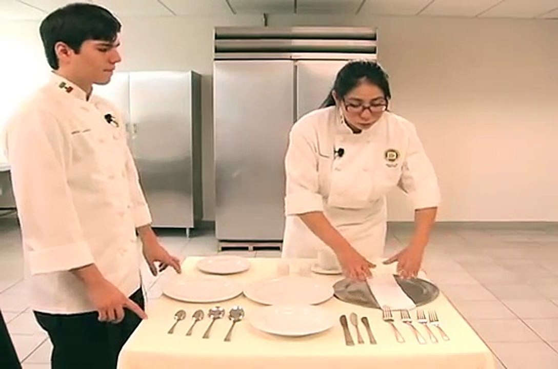 Protocolo y Etiqueta en la mesa 2 de 5