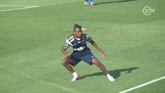 Olé! Kelvin mostra habilidade em dribles e faz golaços em treino do Palmeiras