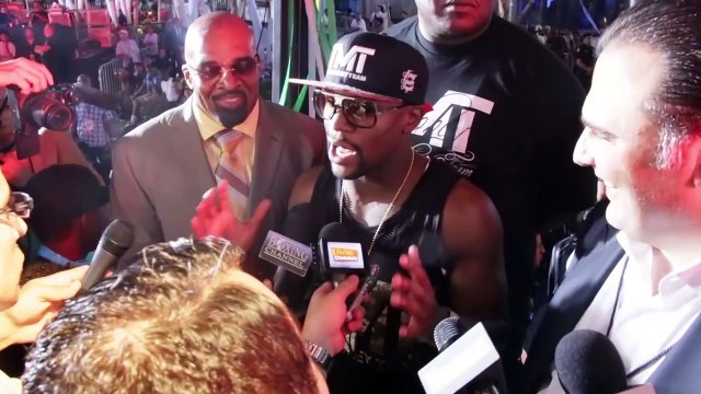 Insólito: Floyd Mayweather entrena con fajos de billetes