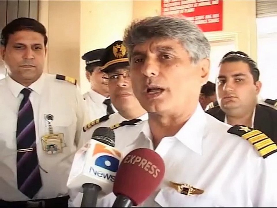 Shabbir Ibne Adil, PTV, News Report: PIA planes renovation (2010)