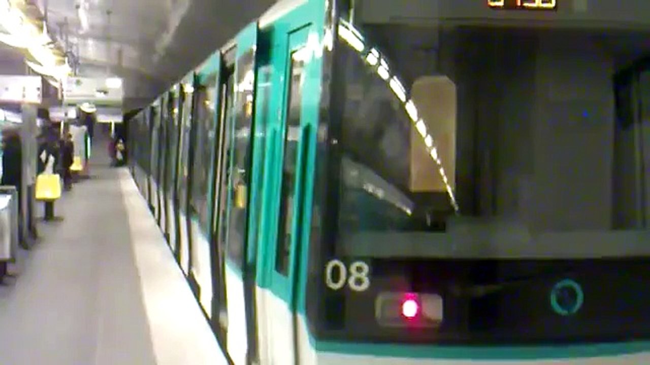 Départ d'un MF 88 et d'un MF 77 à Louis Blanc