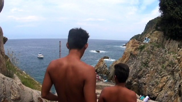 Generations of divers brave Acapulco cliffs