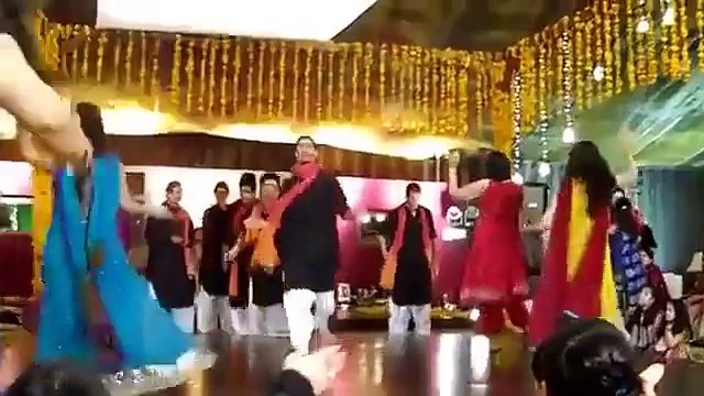 Best ever dance by girls and boys in mehndi