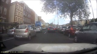 Gobshite breaking into cars on Dublin Quays, 28-Jun-2015