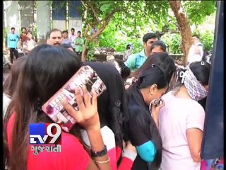 Police raid bar, find 14 bar girls hidden in remote-controlled cavity - Tv9 Gujarati