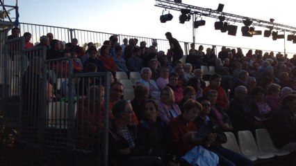 Le spectacle son et lumière fait revivre un village français pendant la Grande Guerre