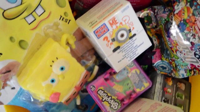 BLIND BAG BIN TOY HAUL | SHOPKINS | FROZEN | PINYPON | SPONGEBOB | Toys AndMe