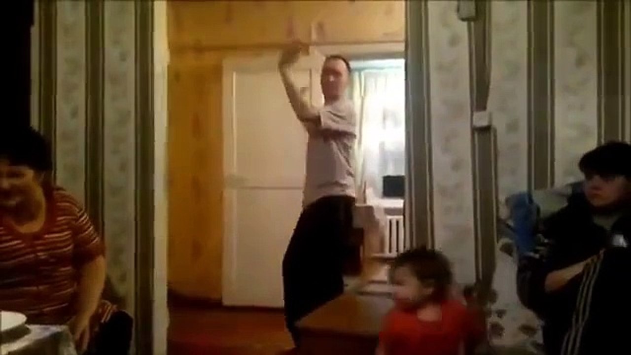 Un Russe rate un frontflip - Fail bien ridicule