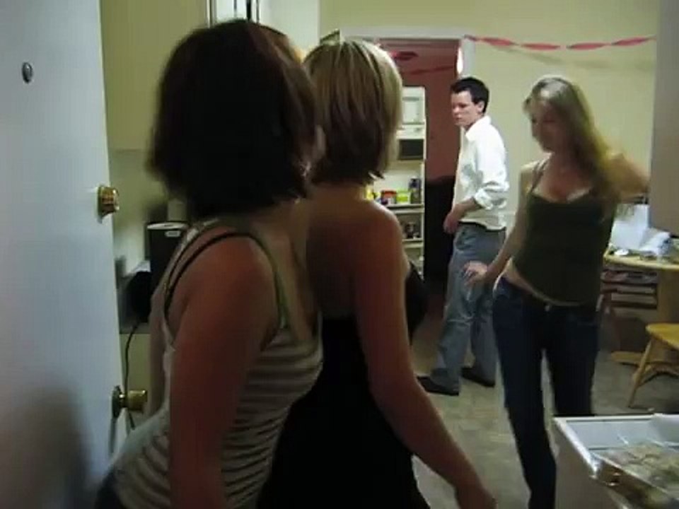 drunk girls dancin