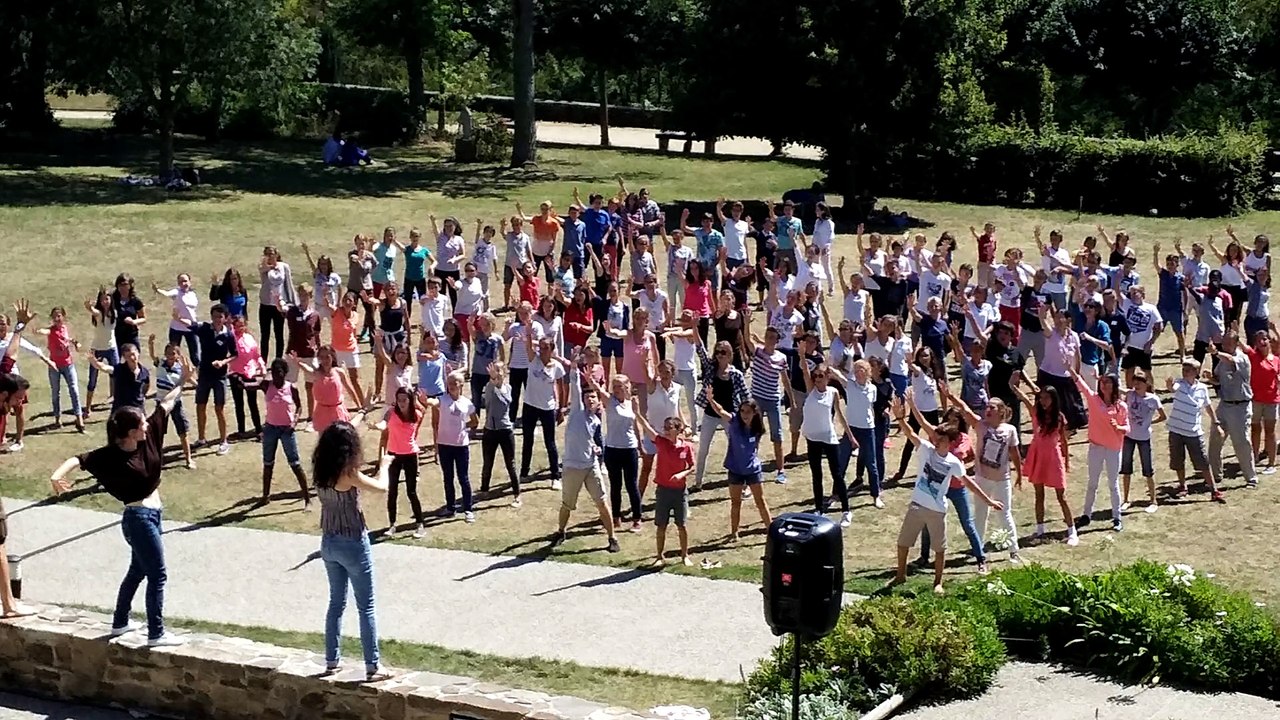 "Nous sommes des milliers" - Live Retraite Collégiens Tressaint 2015