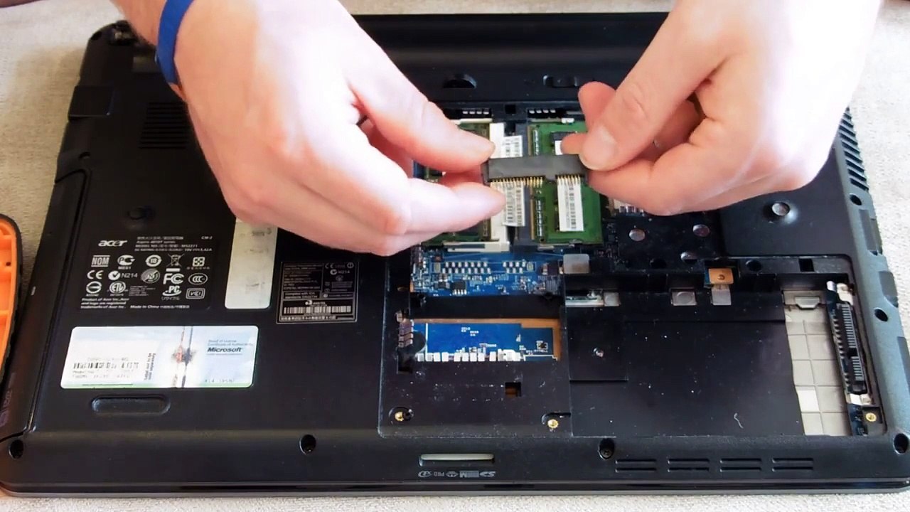 Acer Aspire 4810T - Hard Disk and Windows Install