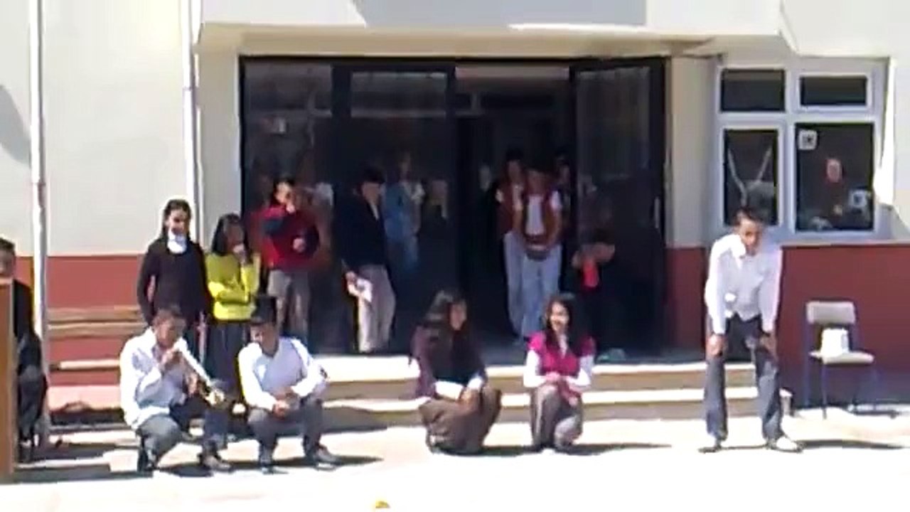 Şehit Ekrem Saygı İlköğretim Okulu 23 Nisan 2011 Komedi Dans Gösterisi