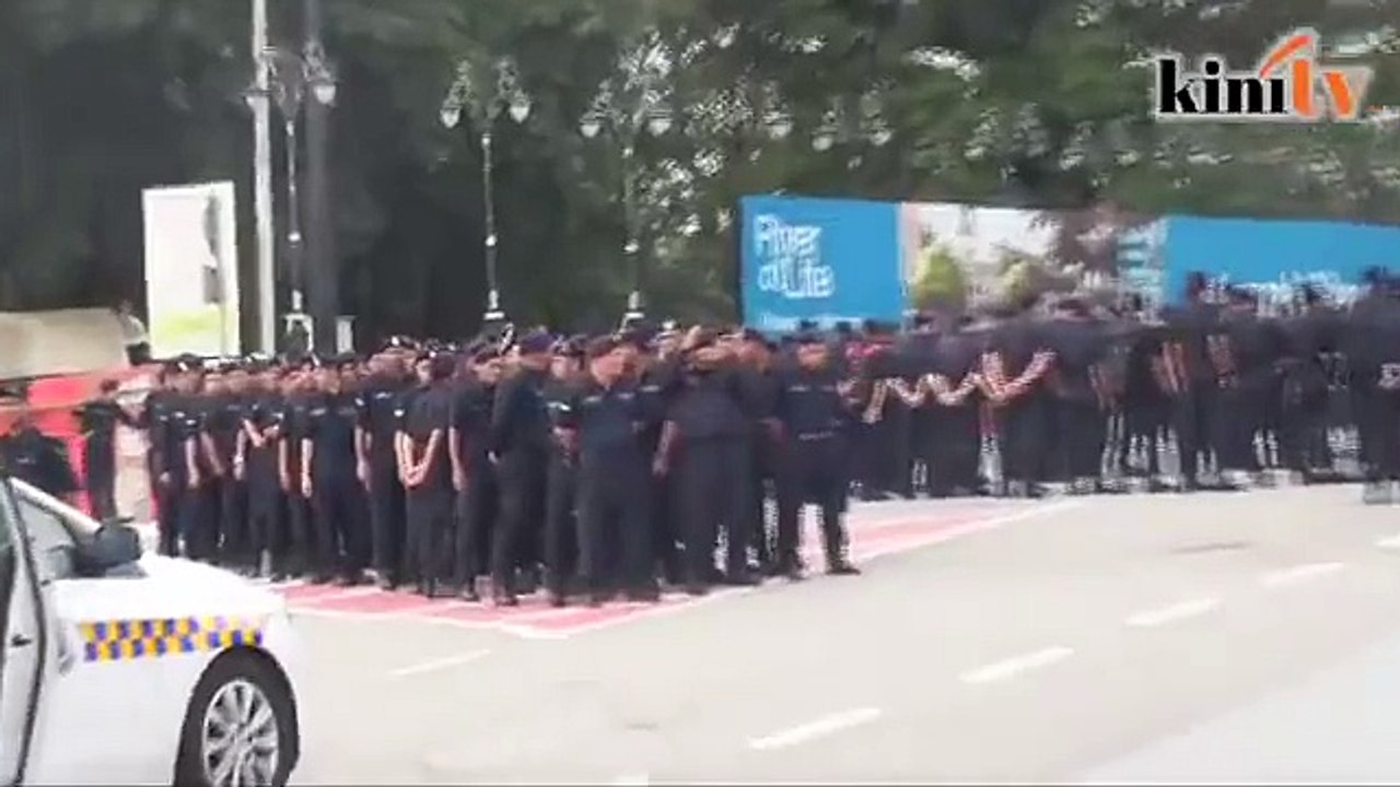 3.55pm_ Dataran Merdeka - Lebih 700 polis kawal rapi