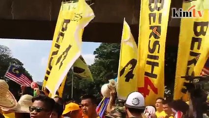 5.34pm - Apa nilai RM2.6b, peserta pamer poster kreatif