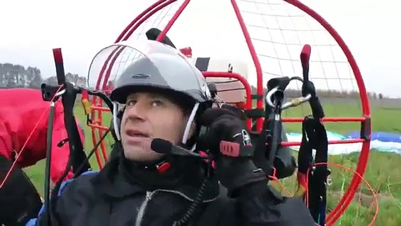 Funny Paragliding Crashes and bloopers Pannen