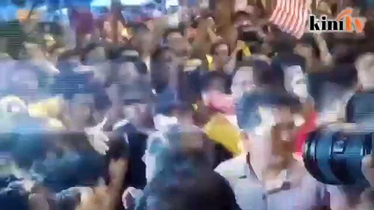 Teruskan, kata Mahathir, Siti Hasmah kata BERSIH kuasa rakyat