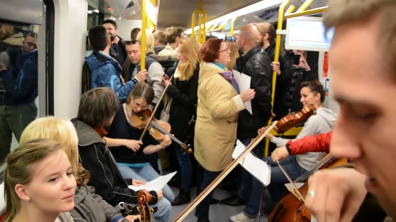 Czesław Niemen "Sen o Warszawie" - pierwszy przejazd pociągu Inspiro w warszawskim metrze