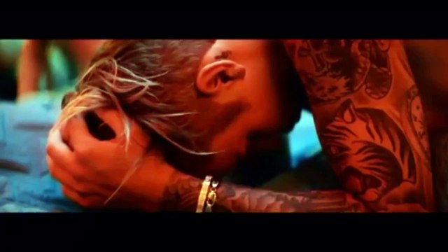 Justin Bieber sneak peeks new song video