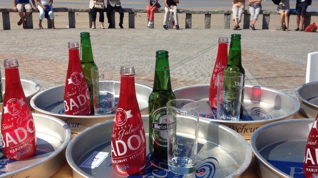 Courses des serveuses et garçons de café