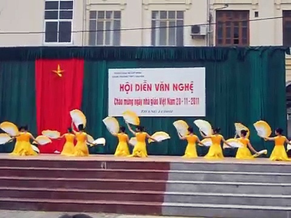 Bài múa "Những điều thấy chưa kể" - K24 Văn THPT ChuyênTQ
